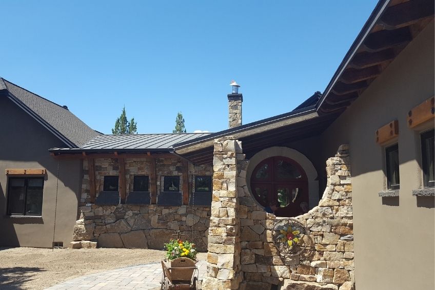 Central-Oregon-Tuscan-Custom-Home-Outdoor-Entrance-Mccall-Builders